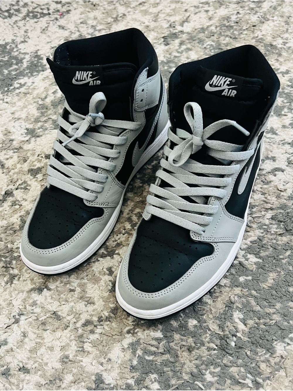 Jordan 1 Retro (Reverse Shadow)